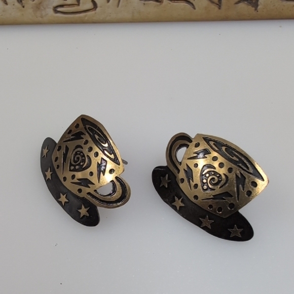 A Classic Etched Earring Duo | Hearts & Teacups | Antiqued Gold Aesthetic - Picture 3 of 6